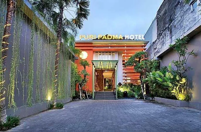 ホテル Puri Padma 3*